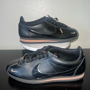 Womens Classic Nike Cortez Leather Black Rose Gold Pink Trim Sneakers Sz 11